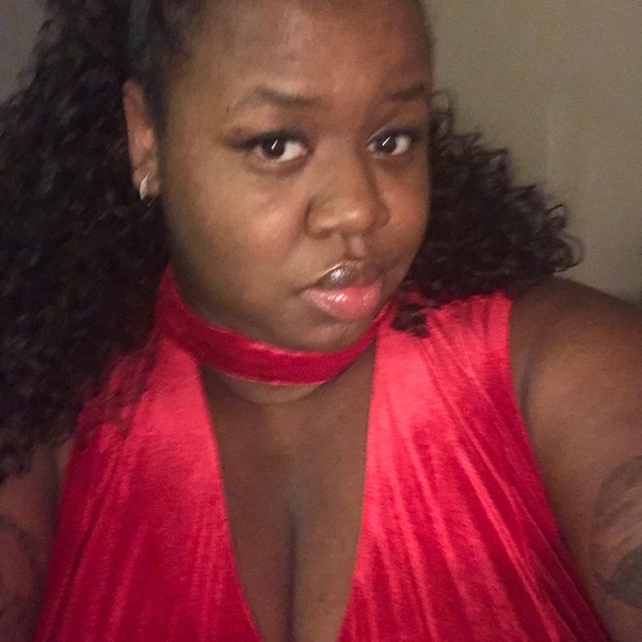 Red velvet dress - Picture 3 of 3